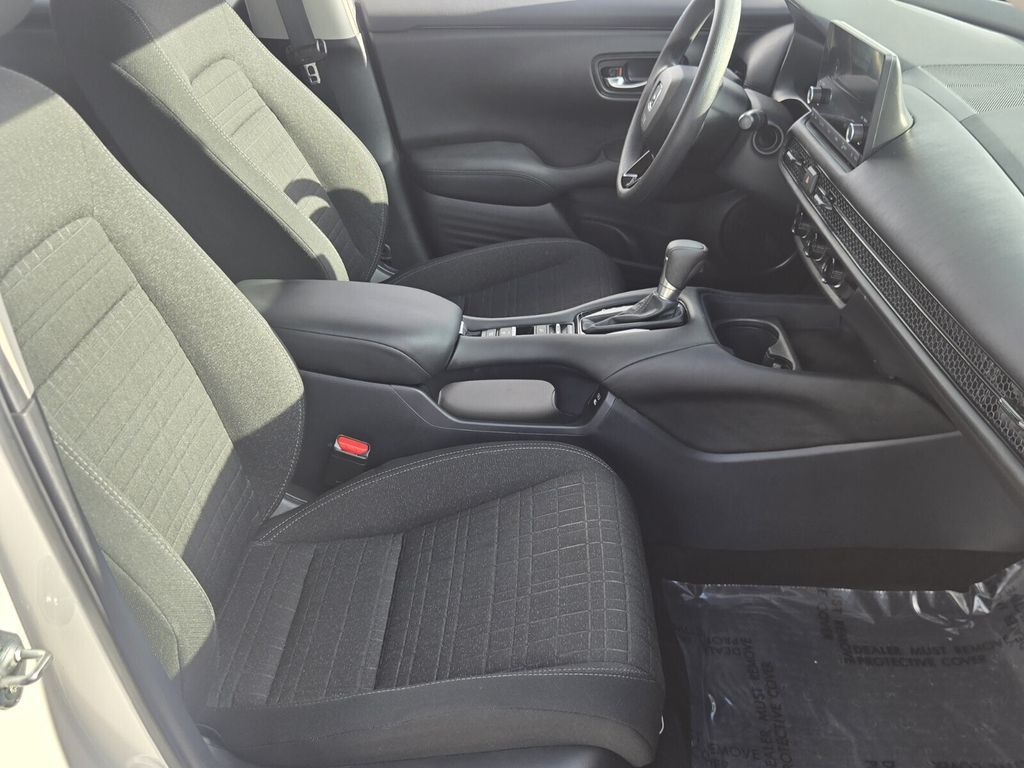 2025 Honda HR-V LX - Photo 17