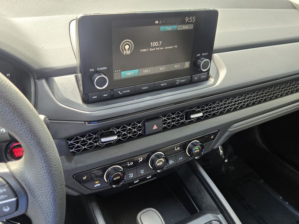 2025 Honda Accord SE - Photo 18