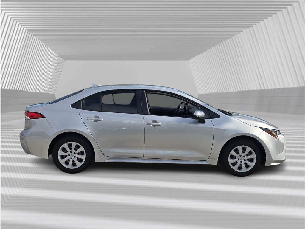 Used 2022 Toyota Corolla LE with VIN JTDEPMAE1N3026499 for sale in Northfield, Minnesota