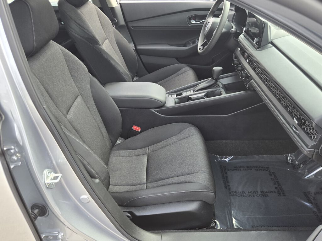 2025 Honda Accord SE - Photo 14