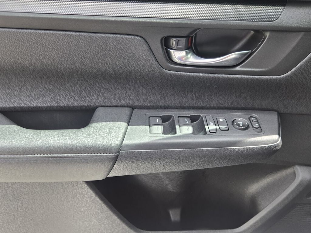2025 Honda CR-V LX - Photo 25