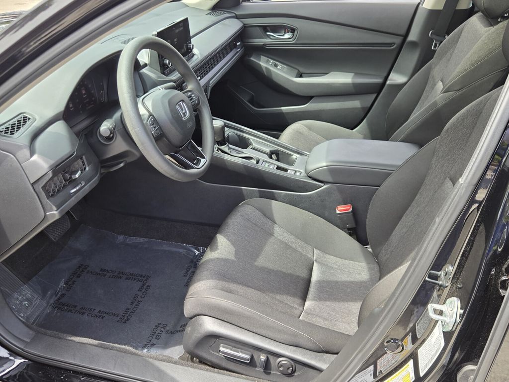 2025 Honda Accord SE - Photo 10