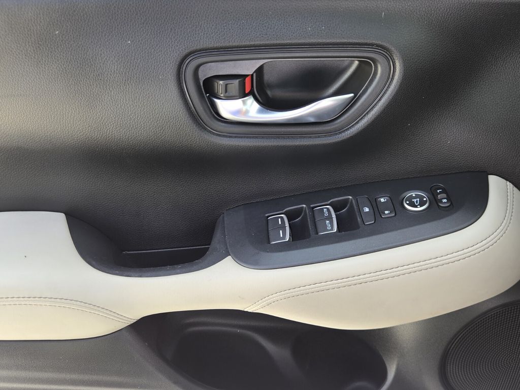 2025 Honda HR-V EX-L - Photo 26