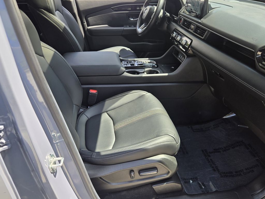 2025 Honda Pilot Touring - Photo 16