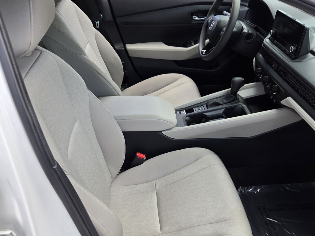 2025 Honda Accord LX - Photo 16