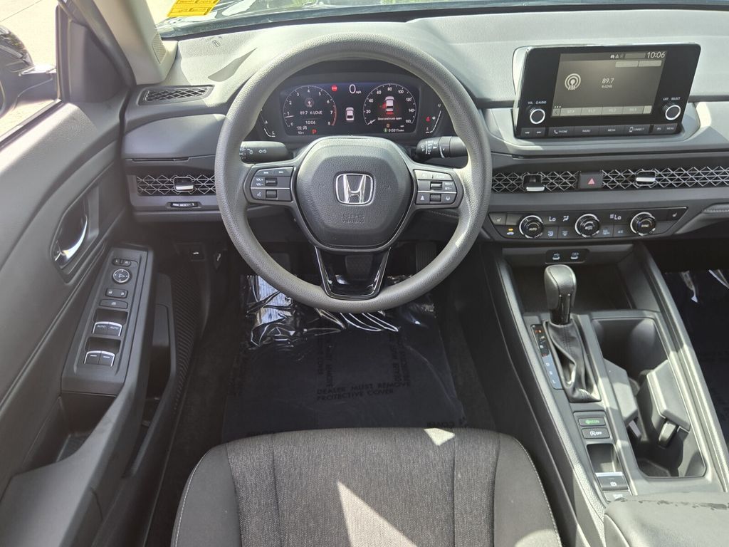2025 Honda Accord SE - Photo 12