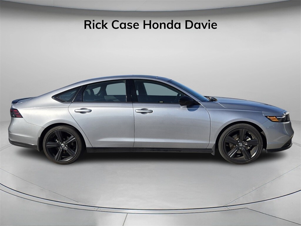 2023 Honda Accord Hybrid Sport-L photo 2