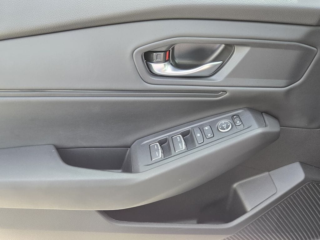 2025 Honda Accord SE - Photo 23