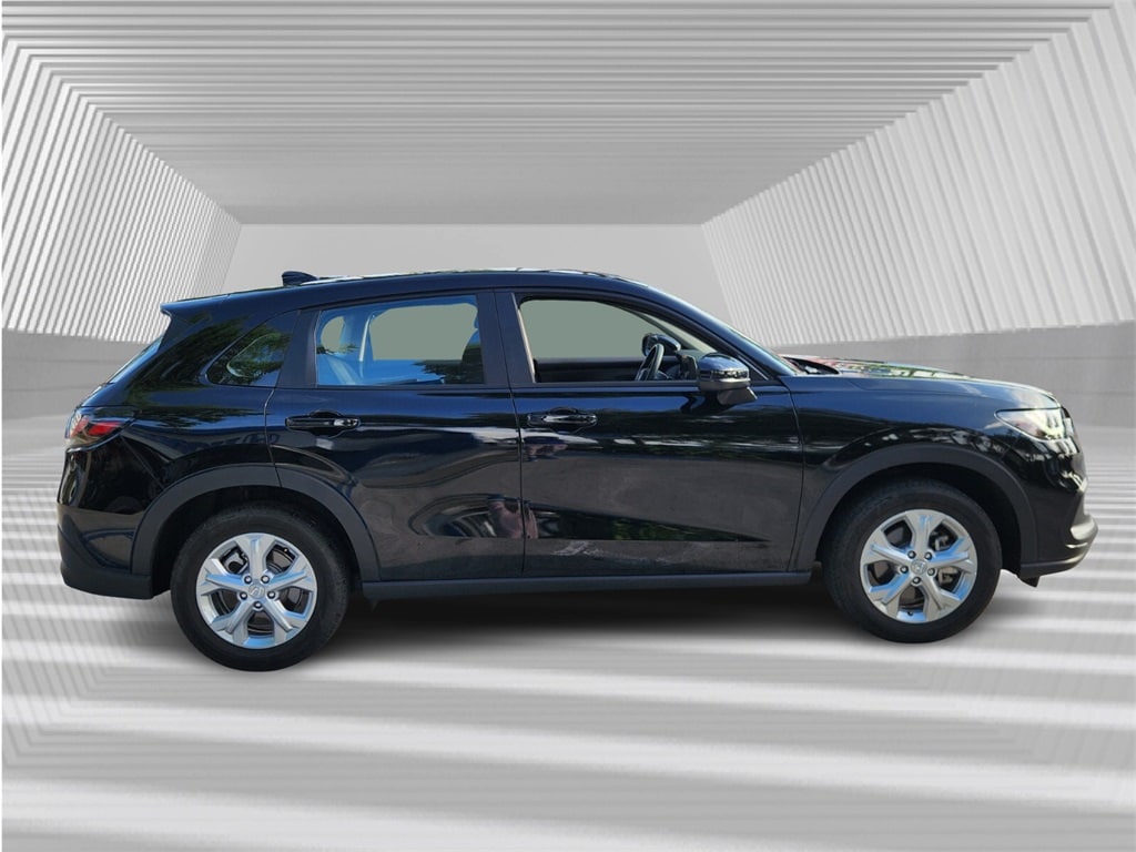 Used 2025 Honda HR-V LX with VIN 3CZRZ1H33SM711431 for sale in Davie, FL