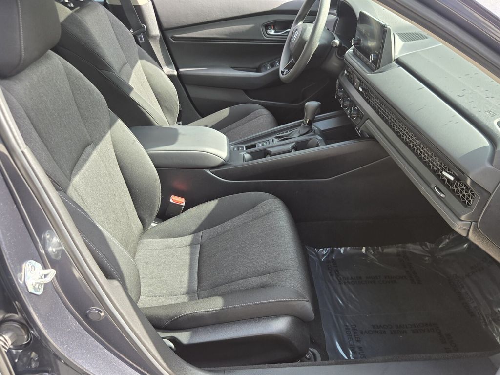 2025 Honda Accord SE - Photo 14