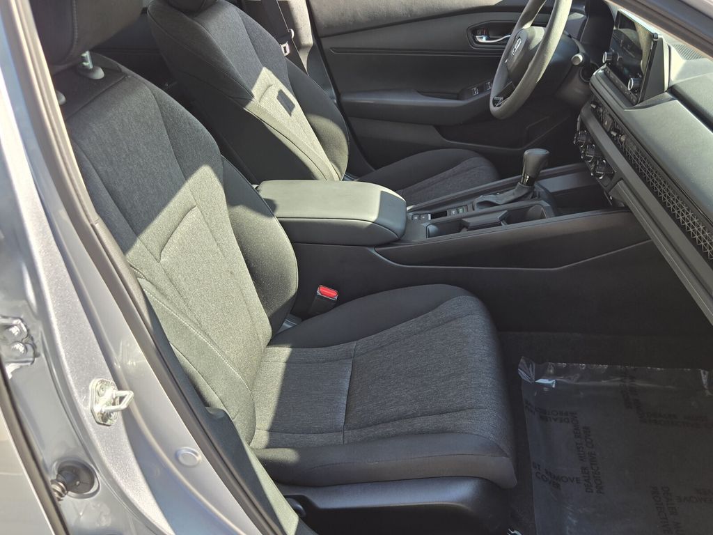 2025 Honda Accord LX - Photo 16