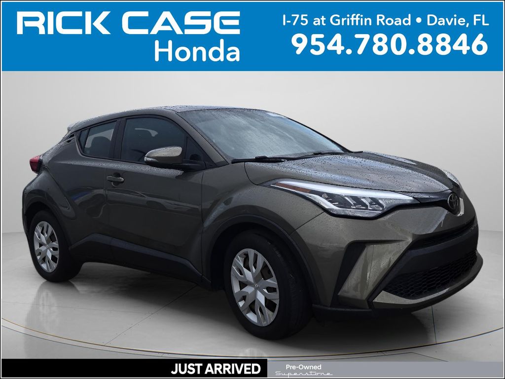2021 Toyota C-HR LE's photo