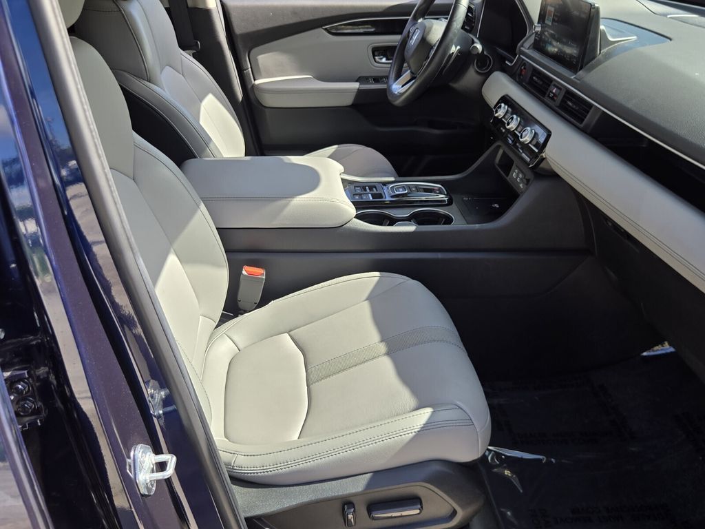 2025 Honda Pilot EX-L - Photo 17