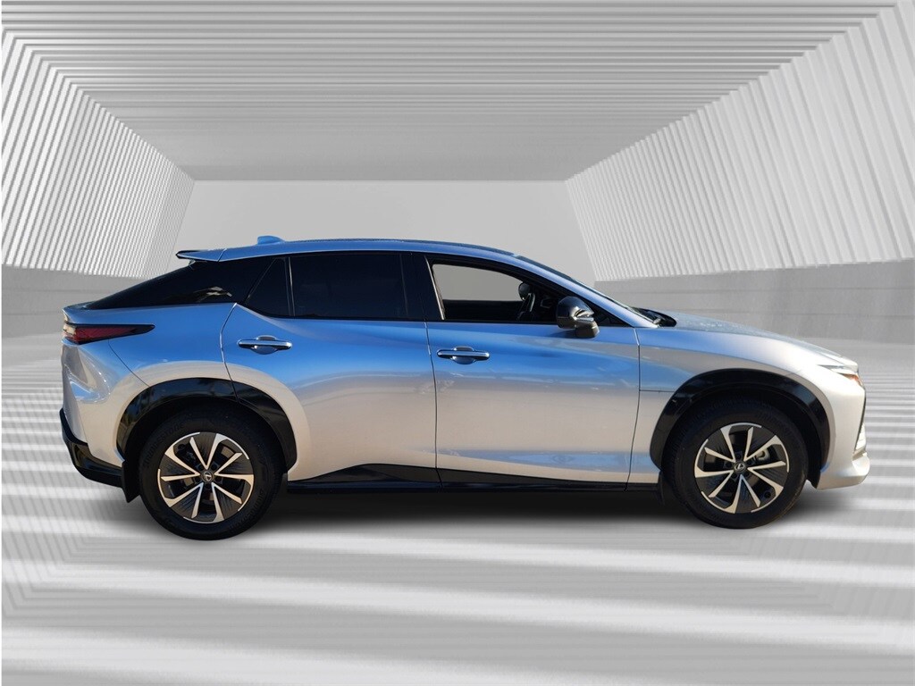 2024 Lexus RZ 450e photo 2