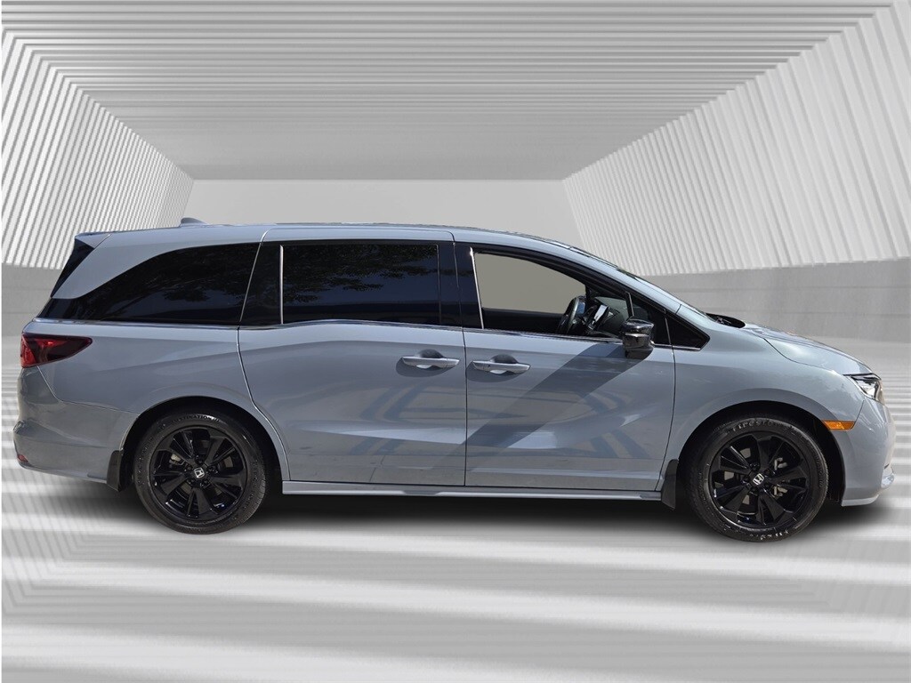 2023 Honda Odyssey Sport photo 2