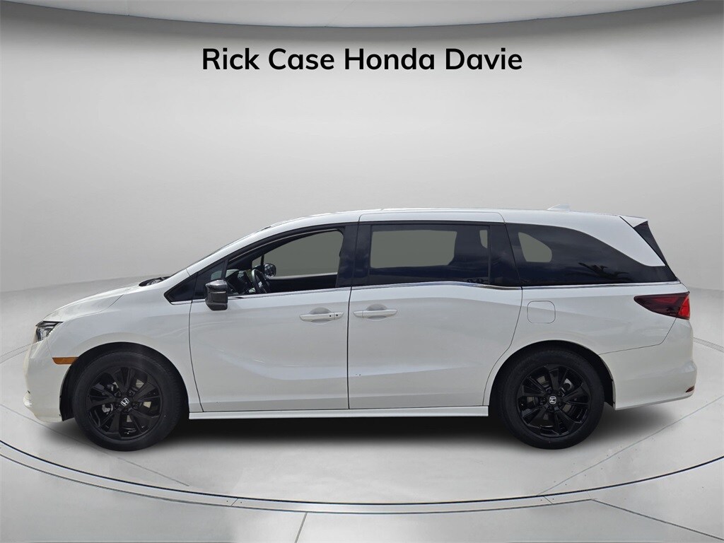 2023 Honda Odyssey Sport photo 2