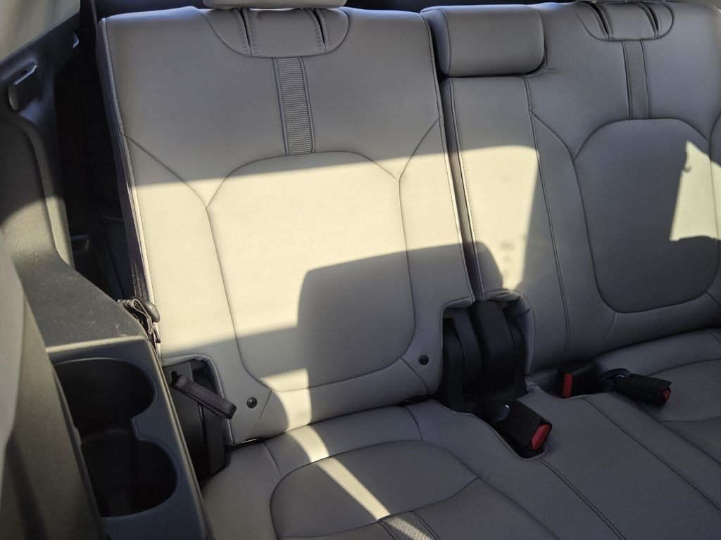 2025 Honda Pilot Touring - Photo 18