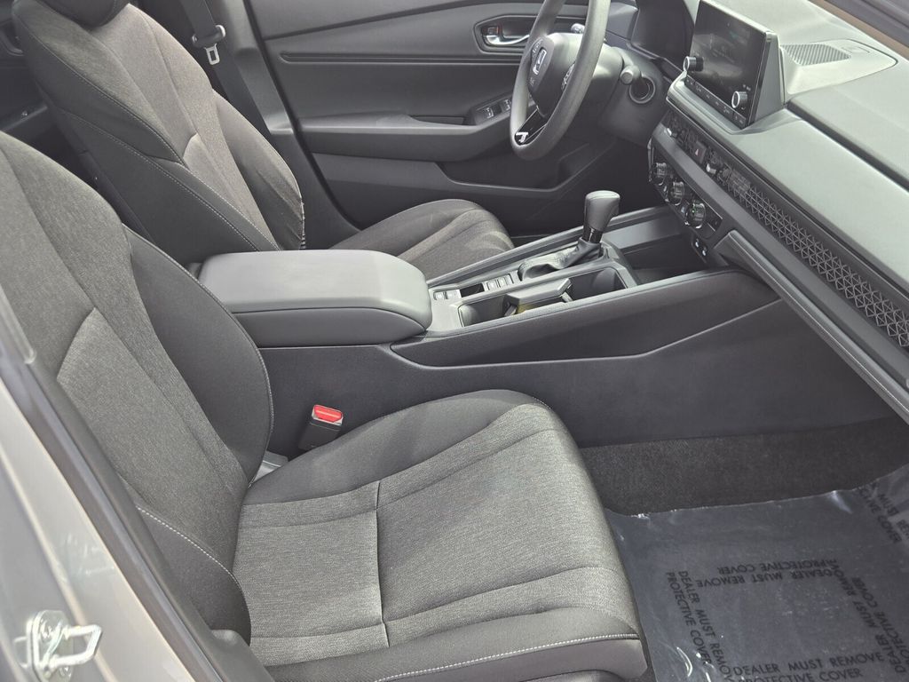 2025 Honda Accord SE - Photo 16