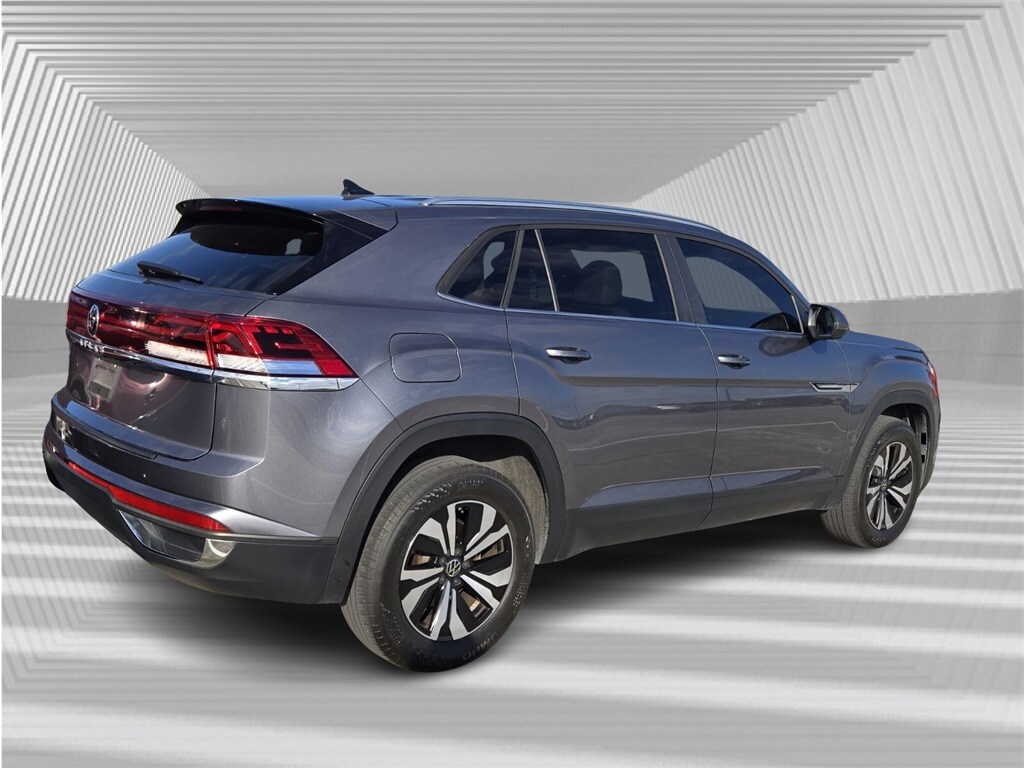 2024 Volkswagen Atlas Cross Sport SE photo 3