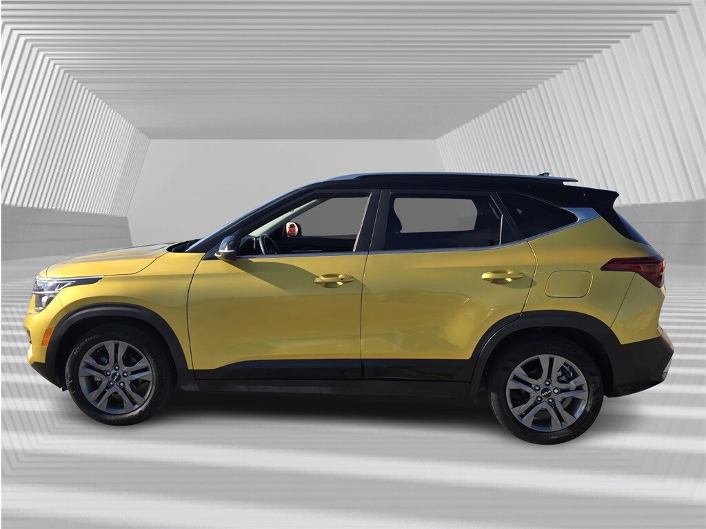 2023 Kia Seltos S photo 3