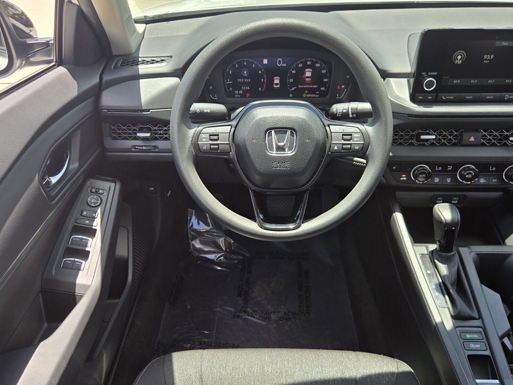 2025 Honda Accord SE - Photo 11