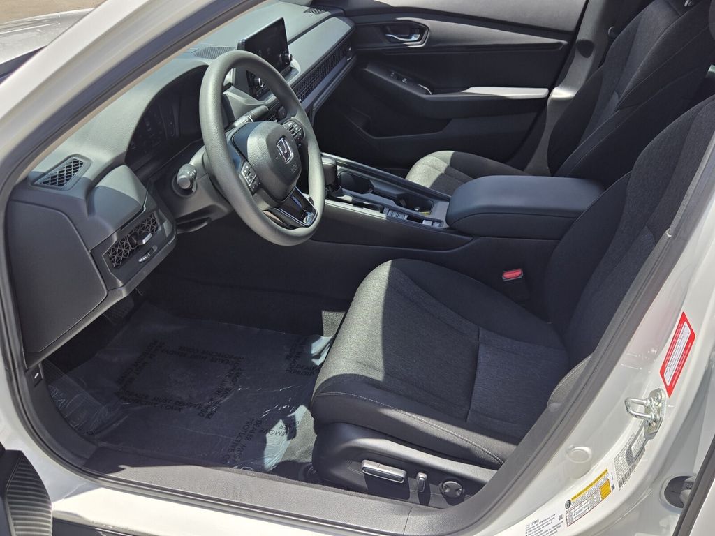 2025 Honda Accord SE - Photo 9