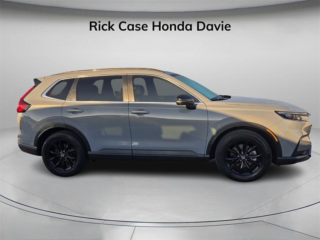 2023 Honda CR-V Hybrid Sport photo 2