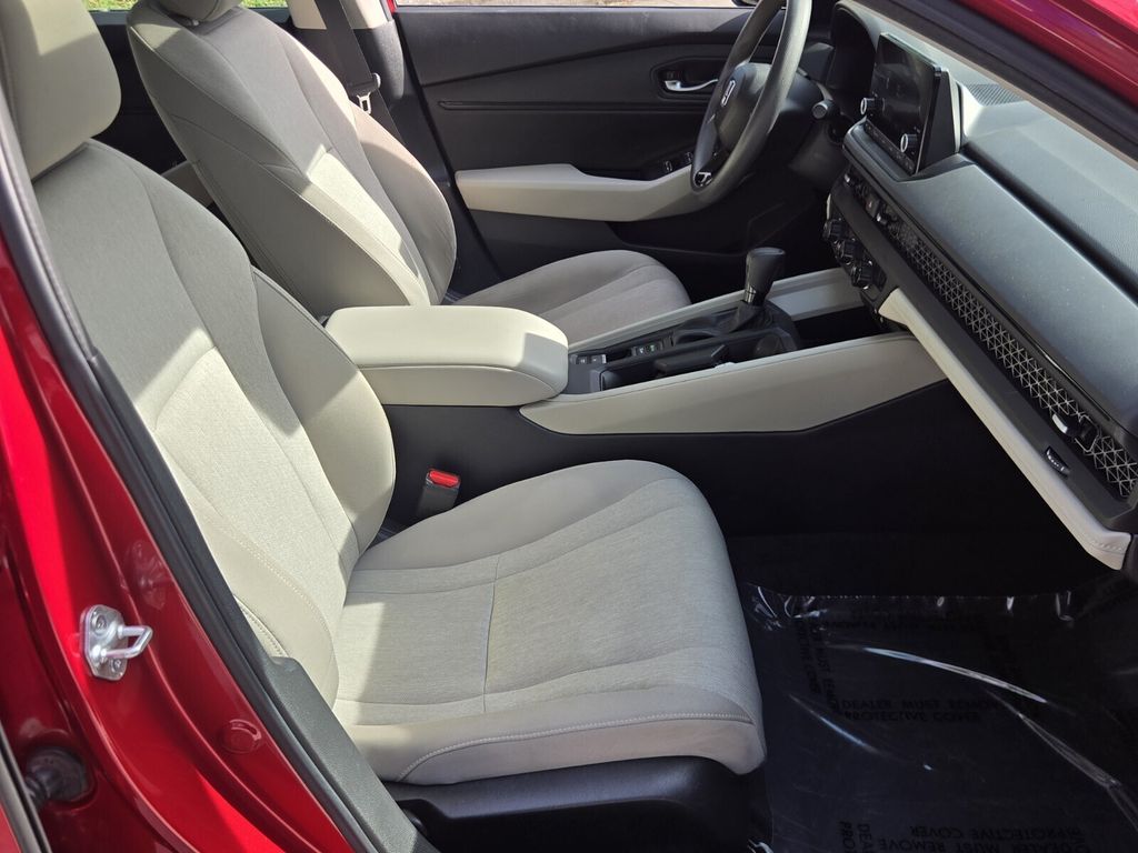 2025 Honda Accord SE - Photo 16