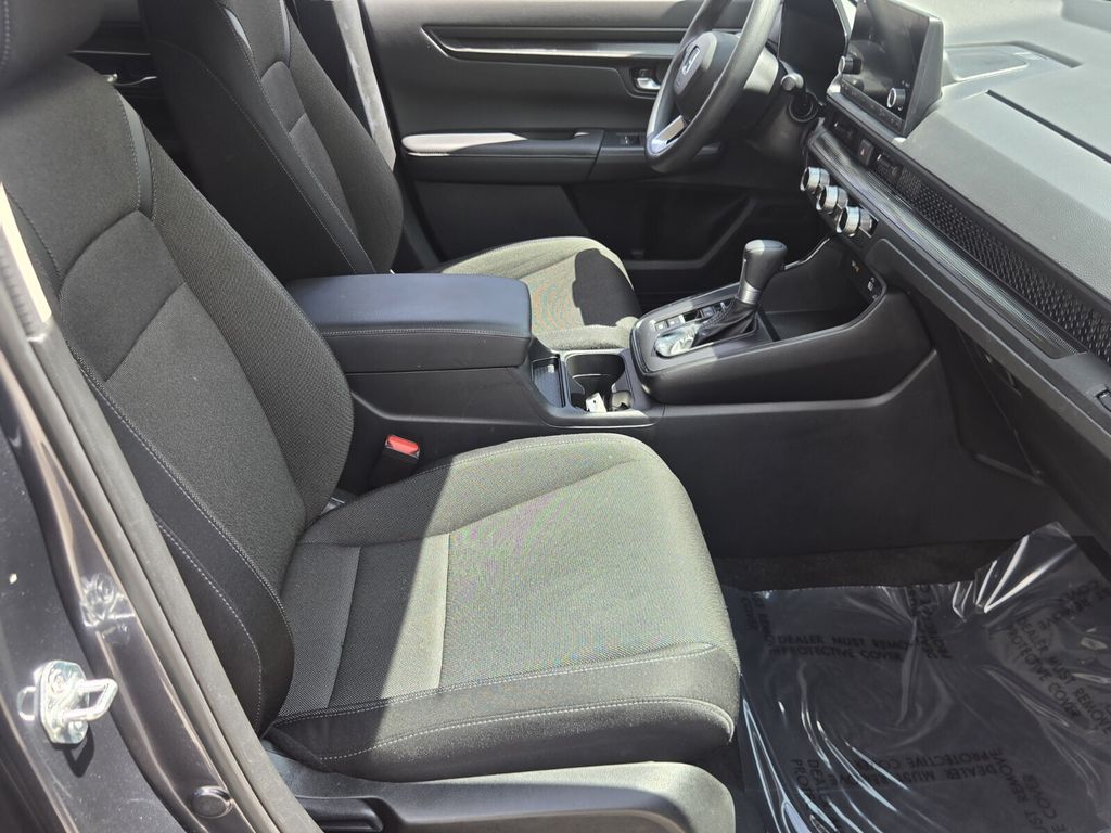 2025 Honda CR-V LX - Photo 16