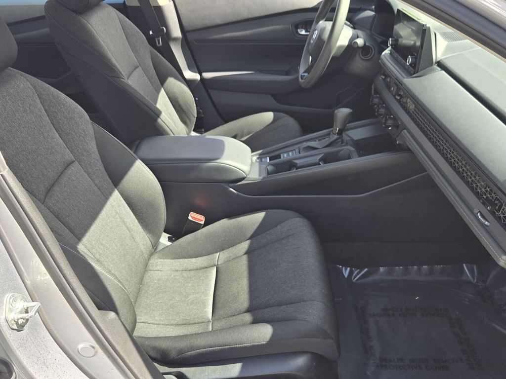 2025 Honda Accord LX - Photo 17