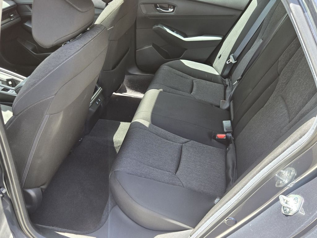 2025 Honda Accord SE - Photo 11
