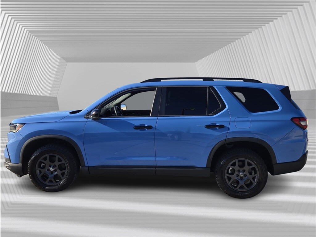 2023 Honda Pilot TrailSport photo 2