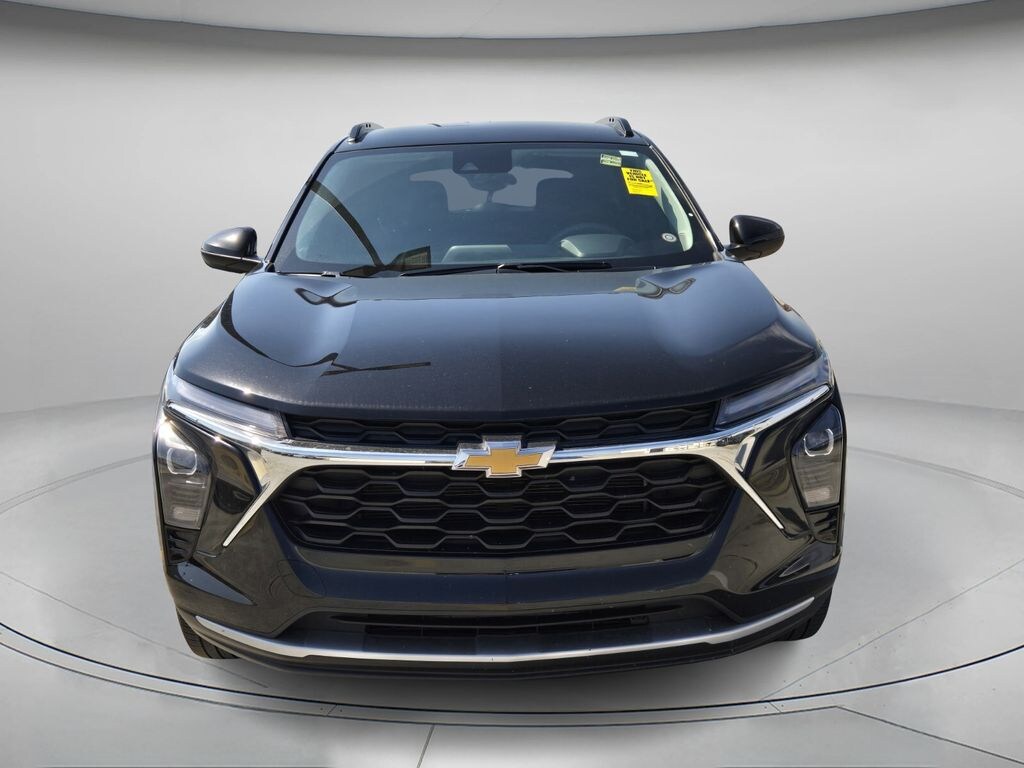 Used 2025 Chevrolet Trax LT SUV