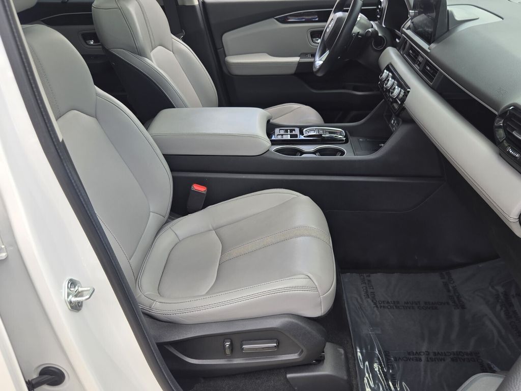2025 Honda Pilot Touring - Photo 17