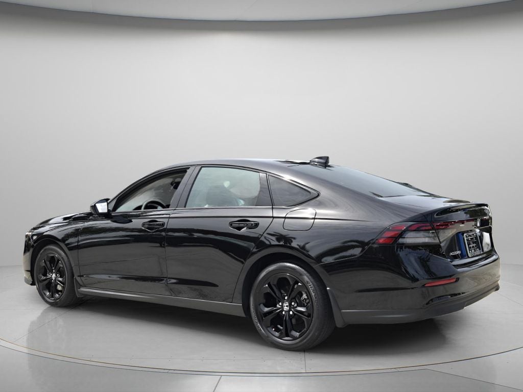 2025 Honda Accord SE - Photo 8