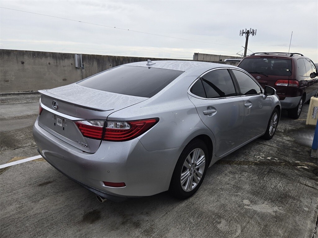 2014 Lexus ES 350 photo 3
