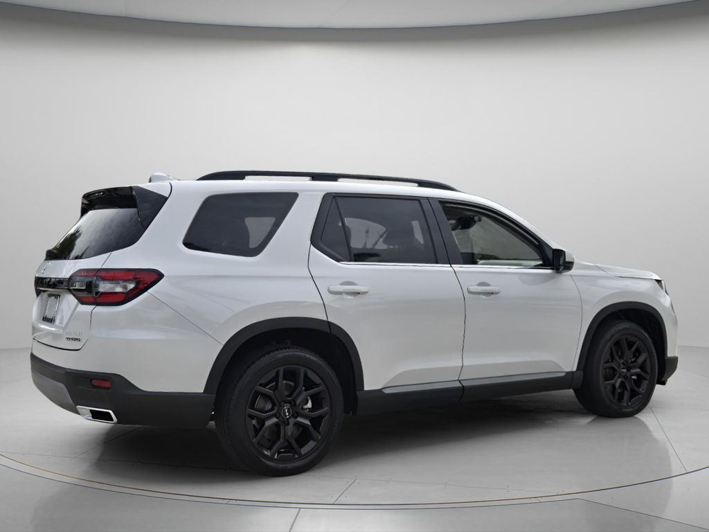 2025 Honda Pilot Touring+ - Photo 7