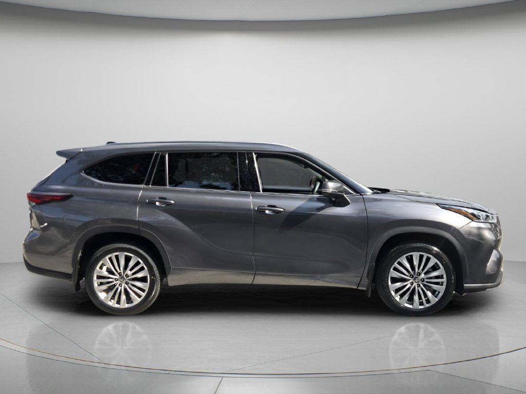Used 2024 Toyota Highlander Platinum SUV