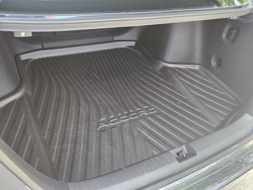 2025 Honda Accord SE - Photo 11
