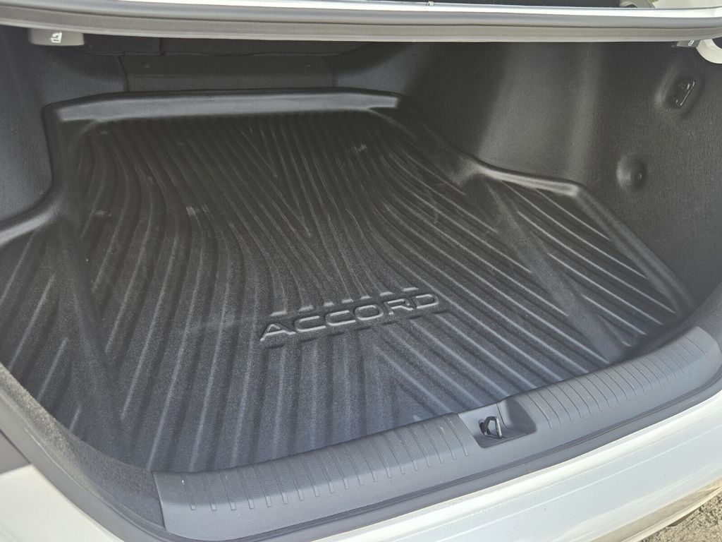 2025 Honda Accord SE - Photo 12