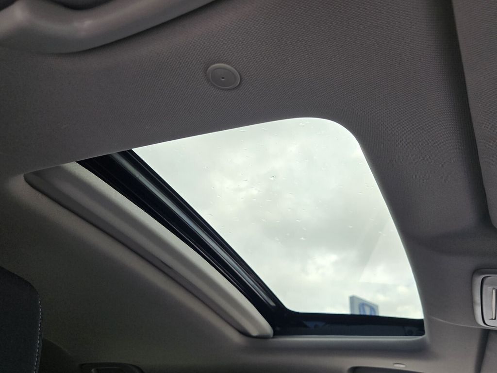2025 Honda CR-V EX - Photo 18
