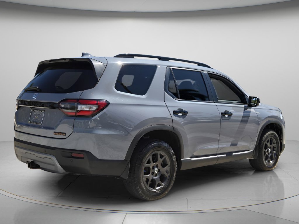 Used 2025 Honda Pilot TrailSport SUV