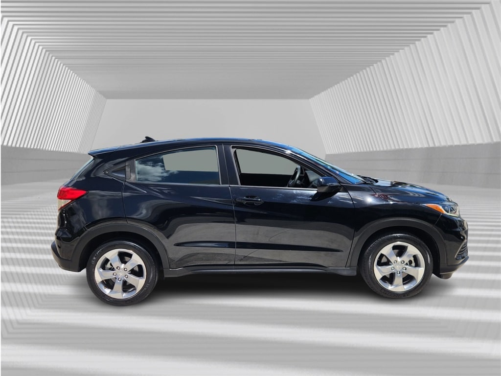 Used 2022 Honda HR-V LX with VIN 3CZRU5H34NM745145 for sale in Davie, FL