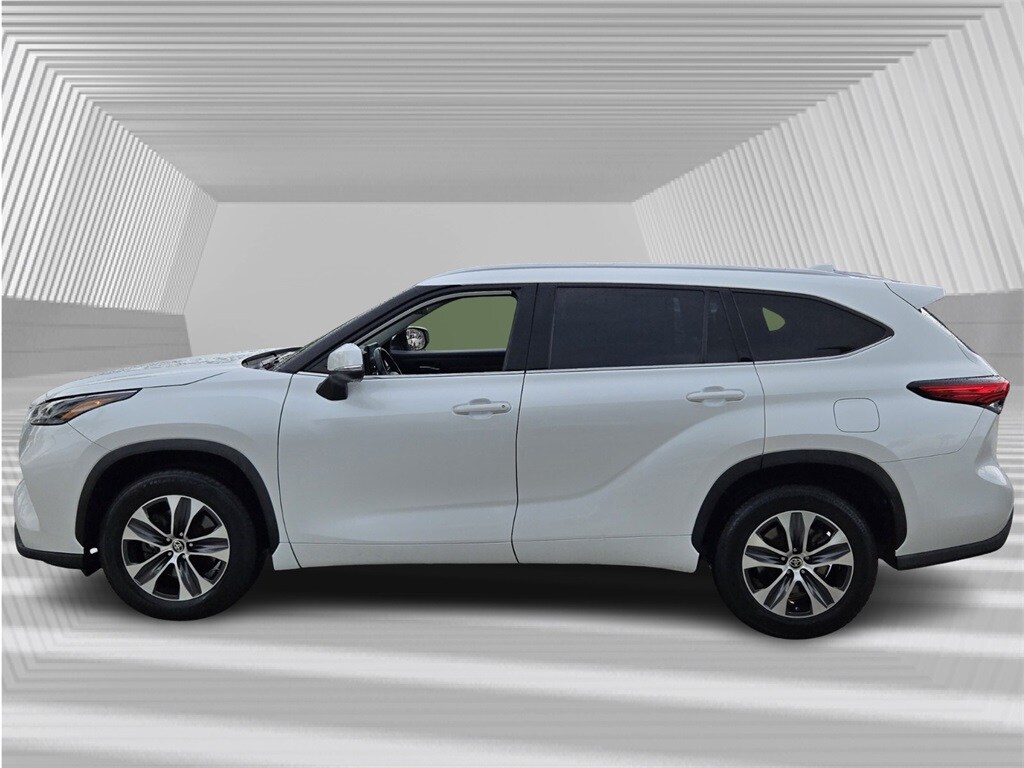 2022 Toyota Highlander XLE photo 3
