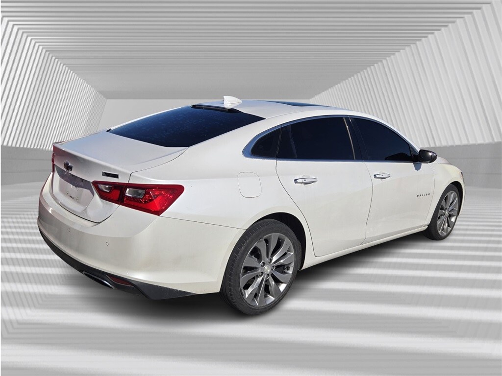 2017 Chevrolet Malibu Premier photo 2