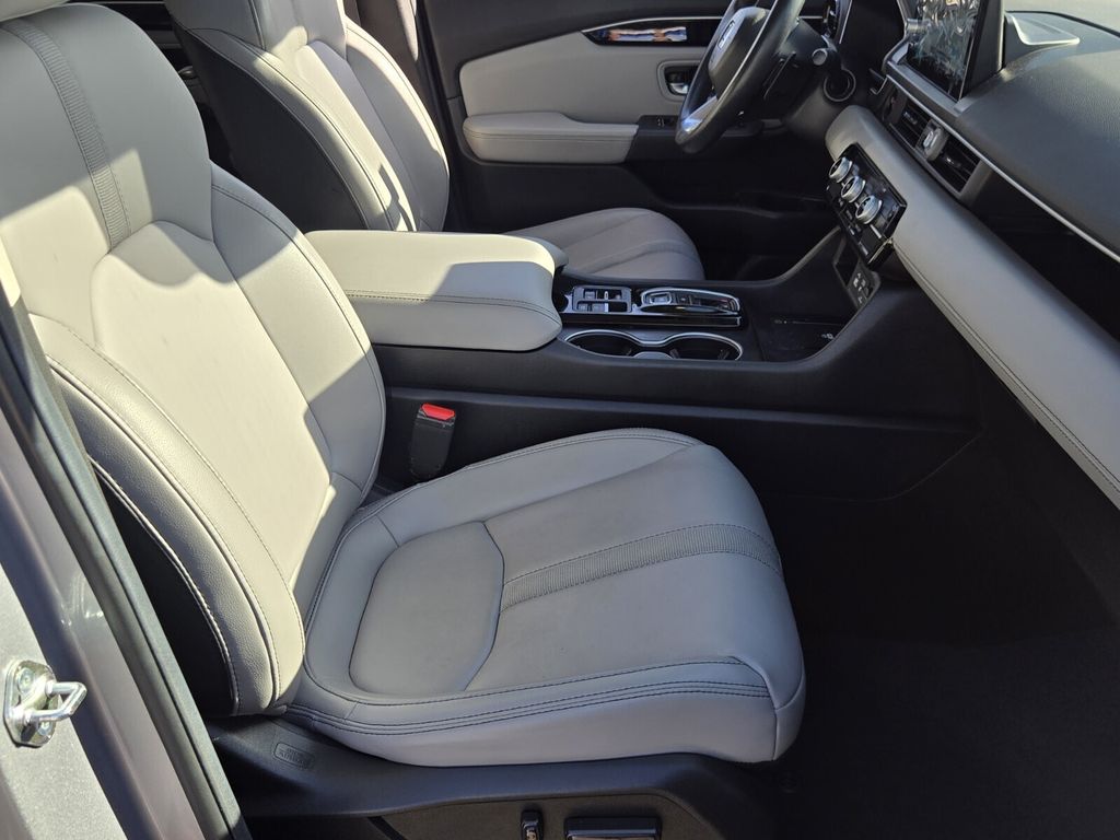 2025 Honda Pilot Touring - Photo 19
