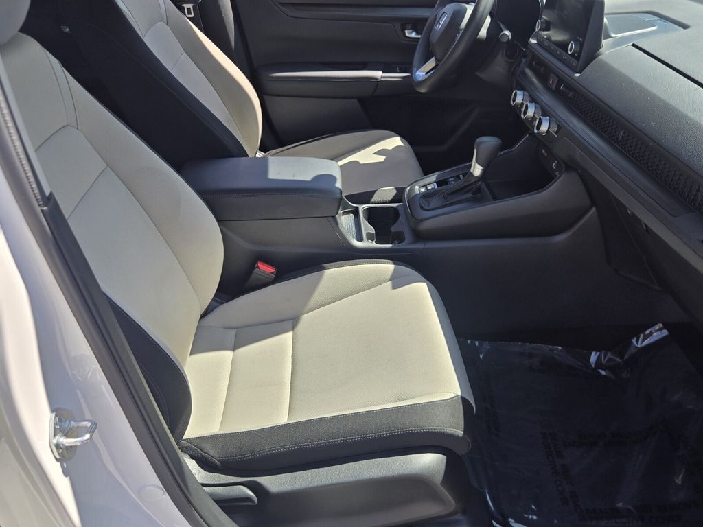 2025 Honda CR-V LX - Photo 16