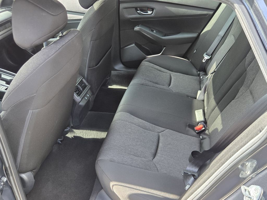2025 Honda Accord SE - Photo 9