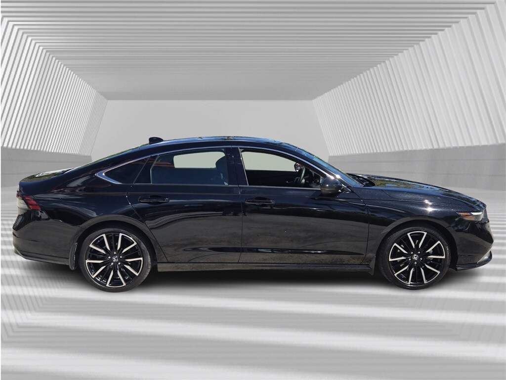 2024 Honda Accord Hybrid Touring photo 2