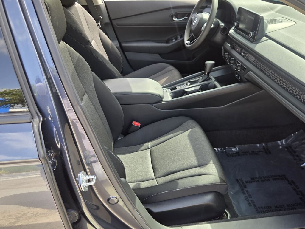 2025 Honda Accord SE - Photo 16